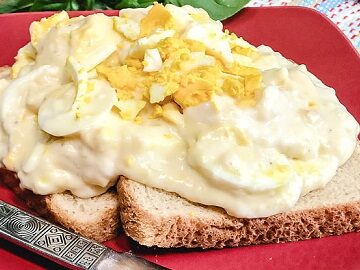 Creamed Eggs on Toast